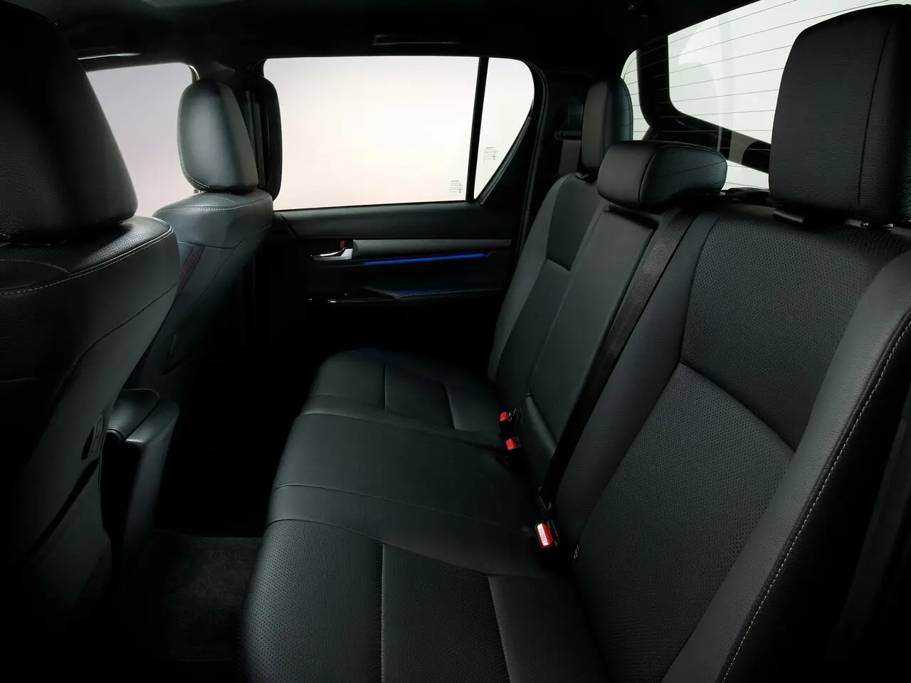 Toyota hilux pickup 2024 inside 1 à vendre à Cotonou - OXCAR