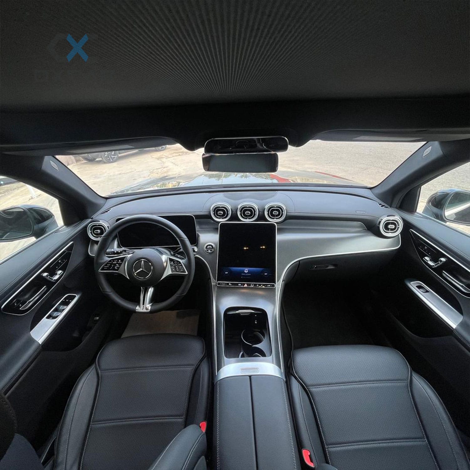 Mercedes glc300 inter tab bor.webp à vendre à Cotonou - OXCAR