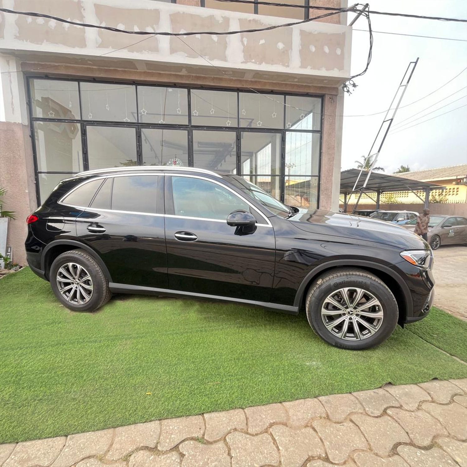 Mercedes glc300 vue avant lat.webp à vendre à Cotonou - OXCAR