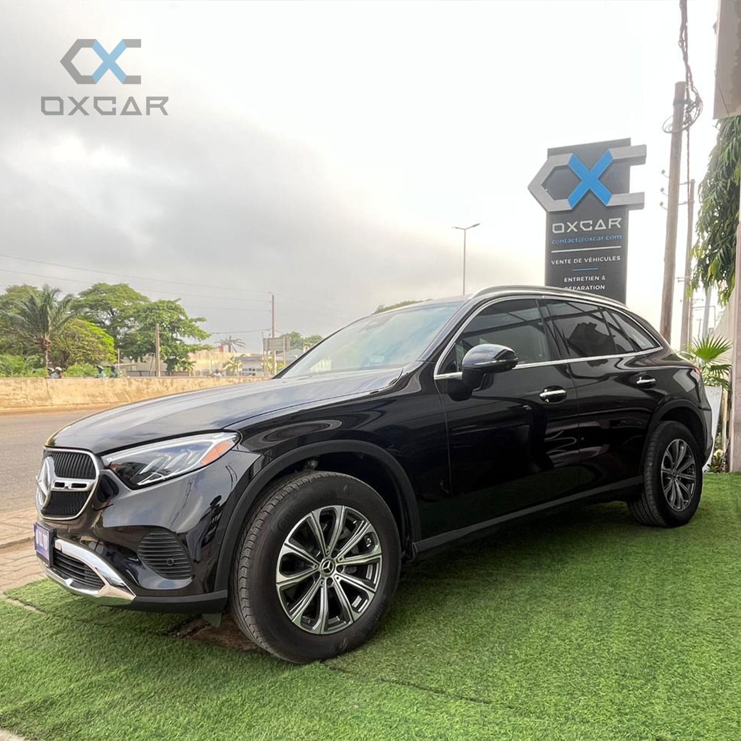 Mercedes glc300 vue lat2.webp à vendre à Cotonou - OXCAR