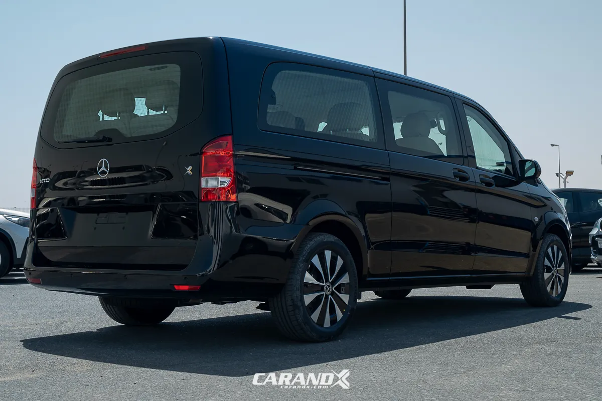 Mercedes vito business edition 2 ol petrol 2024 be black side back à vendre à Cotonou - OXCAR