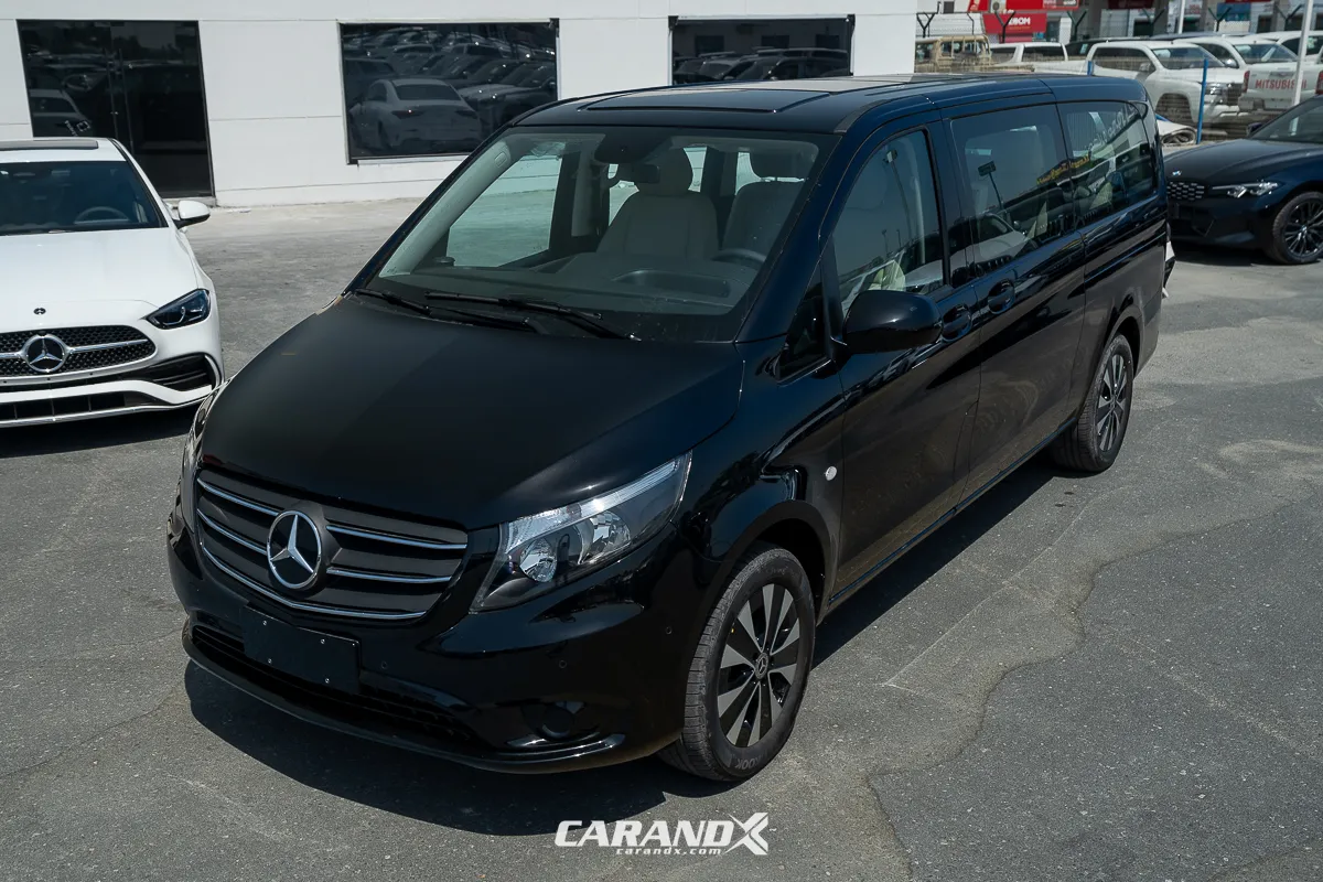Mercedes vito business edition 2 ol petrol 2024 be black side front à vendre à Cotonou - OXCAR