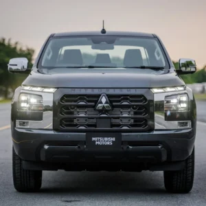 vue du Mitsubishi L200 de face